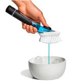 Brosse à vaisselle avec distributeur de savon OXO